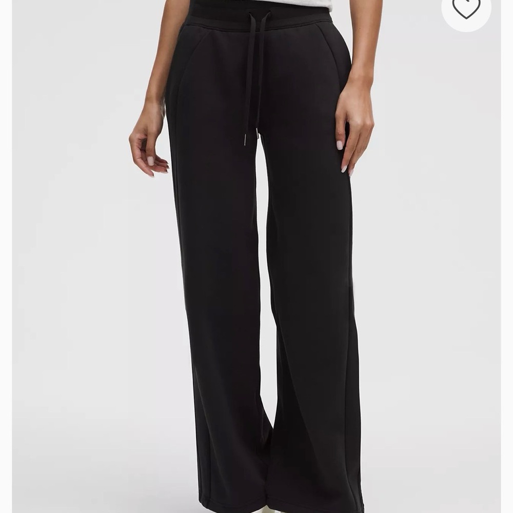 Lululemon Scuba Mid-Rise Wide-Leg Pant
Regular Length